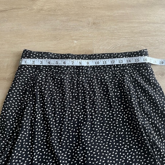 T by Talbots Black/White Polka Dot Pull On Elastic Waistband Pockets Skort SZ L - Picture 4 of 8